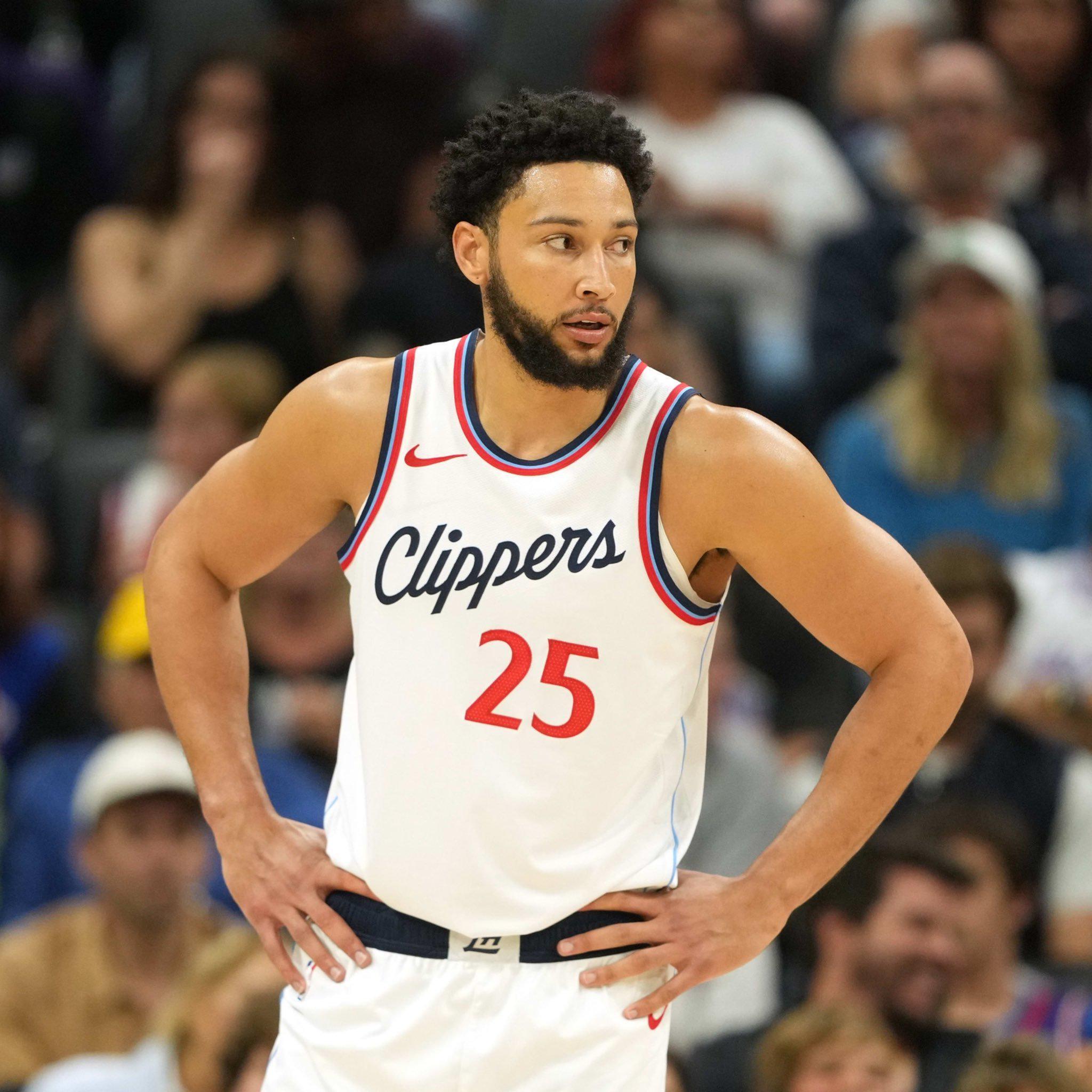 开云体育在线-才29岁就要退役？看到西蒙斯的尴尬处境，才懂詹姆斯有多恐怖